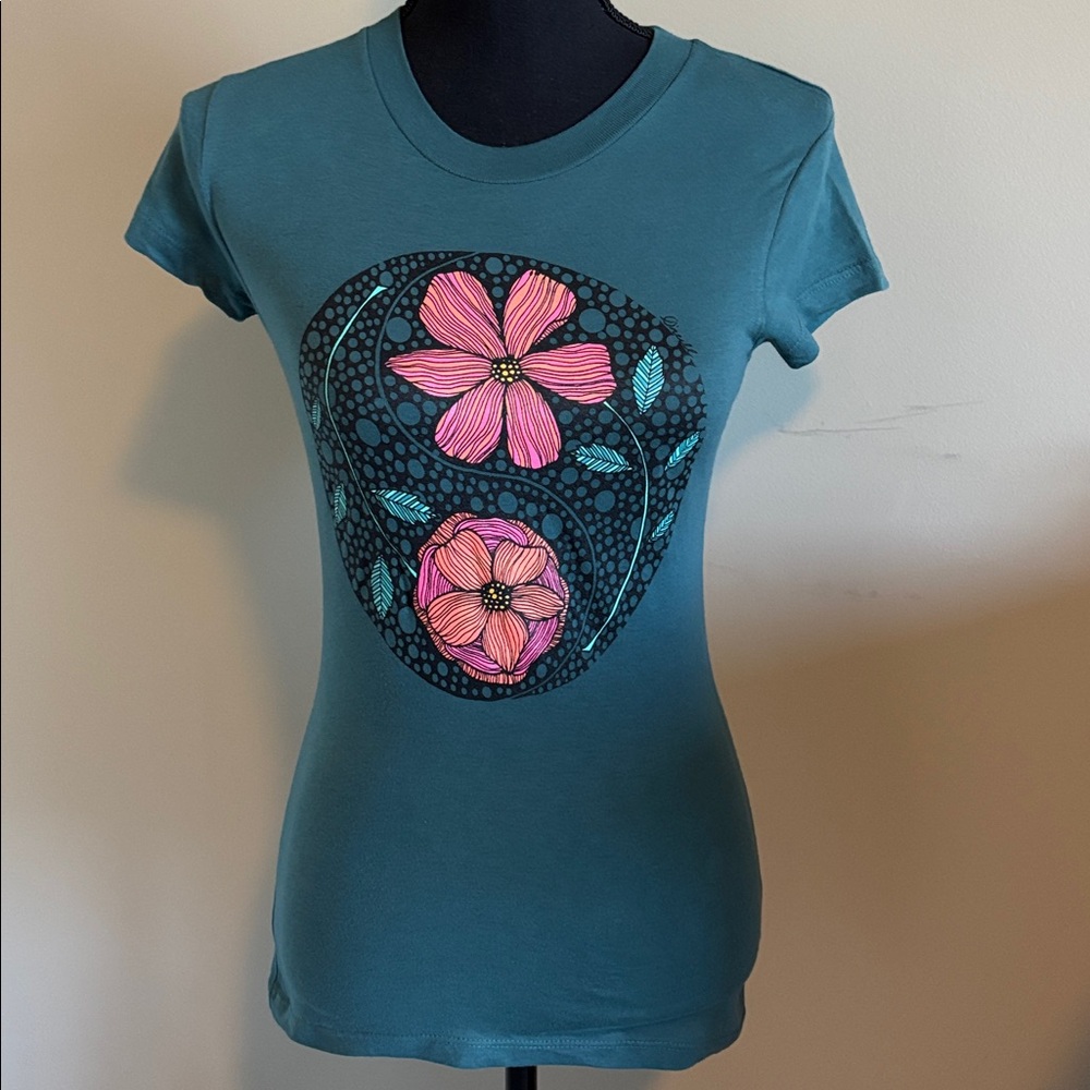 Aloha!  O'Neill aloha hibiscus tee shirt in green, pink, yellow. Size XS. EUC. - Picture 3 of 9